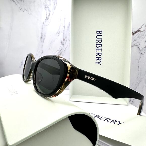 New Burberry Sunglasses Black Vintage Check Oval Gold Logo Womens New BURBERRY
